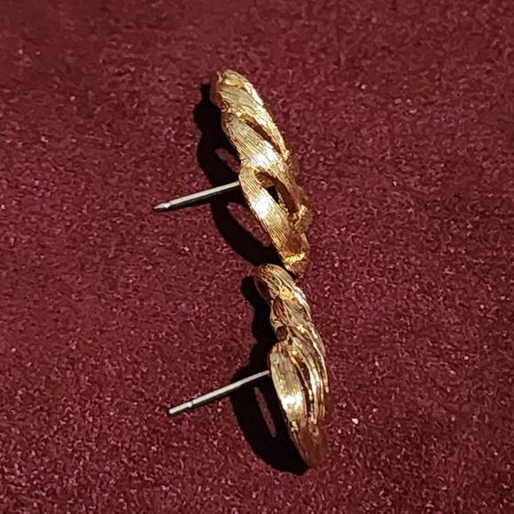 Modern Stud Weave Ribbon Earring - Picture 3 of 3